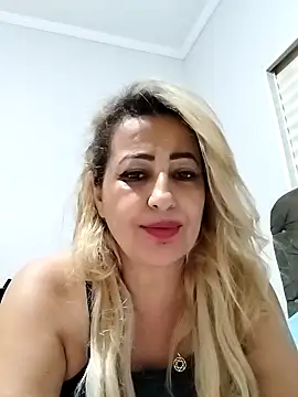 Snapshot of vivifernades chatting on March 6, 2025, 12:43 am vivifernades online show from March 6, 2025, 12:43 am