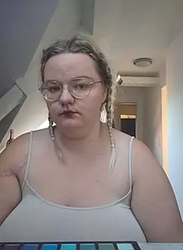 Fiona0705 online show from September 24, 2025, 6:31 am