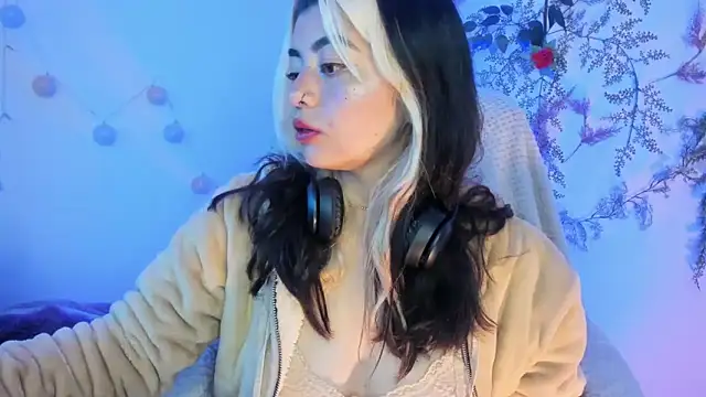 Snapshot of Sammysammy_ chatting on February 2, 2025, 11:11 pm Sammysammy online show from February 2, 2025, 11:11 pm