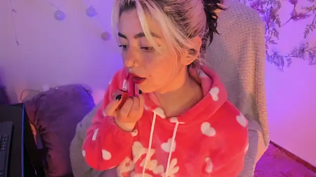 Snapshot of Sammysammy_ chatting on February 4, 2025, 1:13 am Sammysammy online show from February 4, 2025, 1:13 am