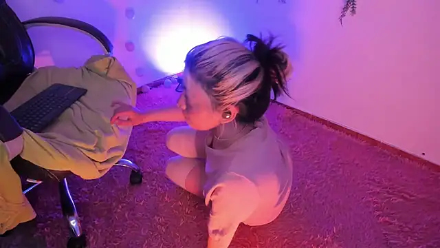 Snapshot of Sammysammy_ chatting on February 10, 2025, 6:31 am Sammysammy online show from February 10, 2025, 6:31 am