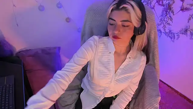 Snapshot of Sammysammy_ chatting on February 5, 2025, 3:45 am Sammysammy online show from February 5, 2025, 3:45 am