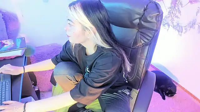 Snapshot of Sammysammy_ chatting on February 9, 2025, 2:06 am Sammysammy online show from February 9, 2025, 2:06 am