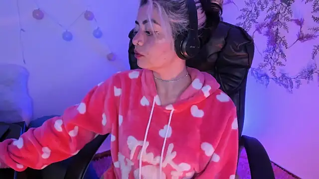 Snapshot of Sammysammy_ chatting on February 6, 2025, 4:21 am Sammysammy online show from February 6, 2025, 4:21 am