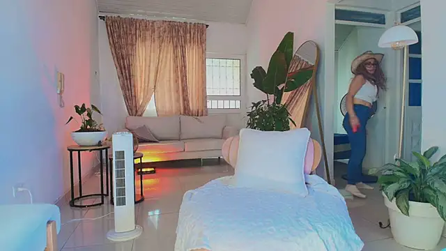 Snapshot of erotik_lady chatting on October 19, 2025, 5:48 pm erotik lady online show from October 19, 2025, 5:48 pm