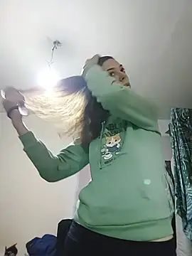 JoLeNe27 online show from November 17, 2025, 4:16 am