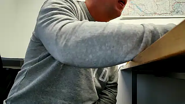 69bezfleku online show from February 17, 2025, 3:55 pm