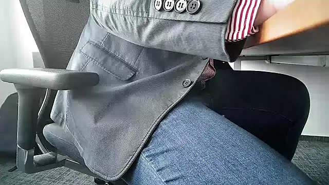 69bezfleku online show from March 11, 2025, 1:34 pm