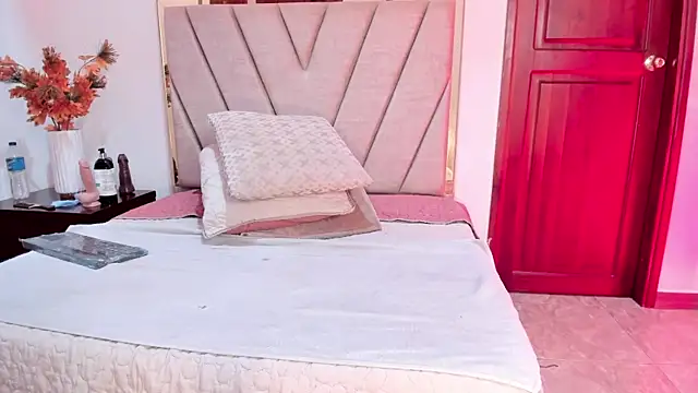 AGATHAA WHITE online show from March 11, 2025, 2:51 pm