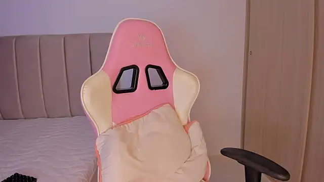 Snapshot of isa_bunny chatting on November 6, 2025, 2:48 am isa bunny online show from November 6, 2025, 2:48 am