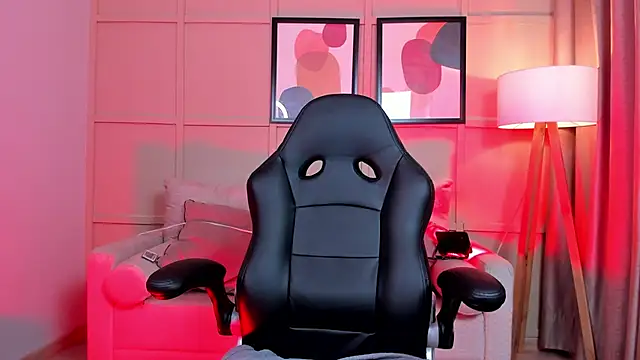 Sabrina Sabrock  online show from November 16, 2025, 6:18 am