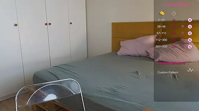 AliceKingsleigh online show from November 30, 2025, 6:25 am