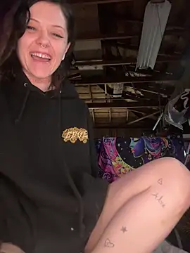 BlaizeyBBy online show from October 15, 2025, 4:04 pm