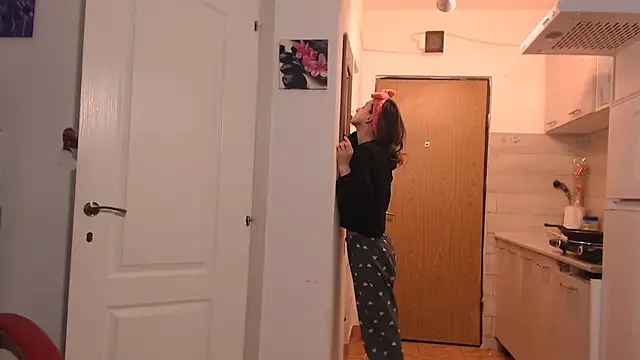 Snapshot of simyhvn chatting on February 28, 2026, 5:40 am simyhvn online show from February 28, 2026, 5:40 am