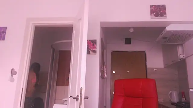 simyhvn online show from November 18, 2025, 7:33 am