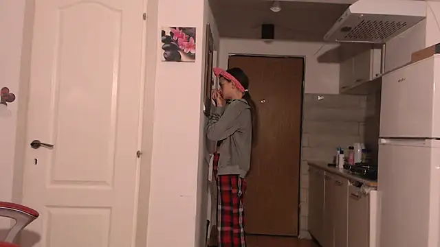 Snapshot of simyhvn chatting on February 6, 2026, 8:10 am simyhvn online show from February 6, 2026, 8:10 am