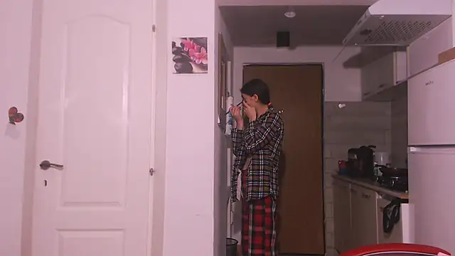 simyhvn online show from December 16, 2025, 6:06 am