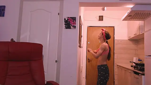 Snapshot of simyhvn chatting on February 2, 2026, 6:12 am simyhvn online show from February 2, 2026, 6:12 am