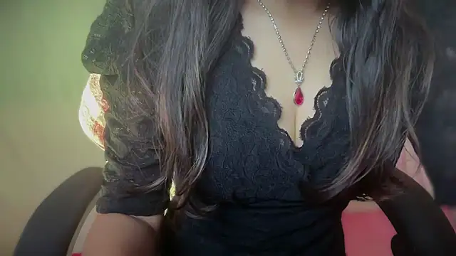 Queen Angelena online show from September 28, 2025, 4:03 pm