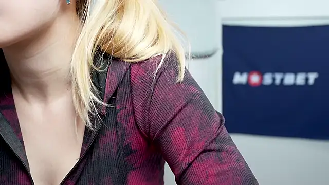 foxeslovefoxes online show from January 12, 2025, 5:54 pm