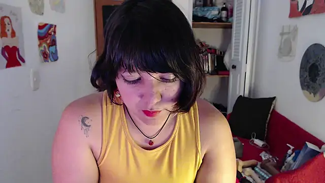 soynanabela28 online show from September 18, 2025, 7:11 am