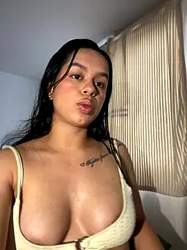 xlovelygirlx online show from October 30, 2025, 8:06 pm