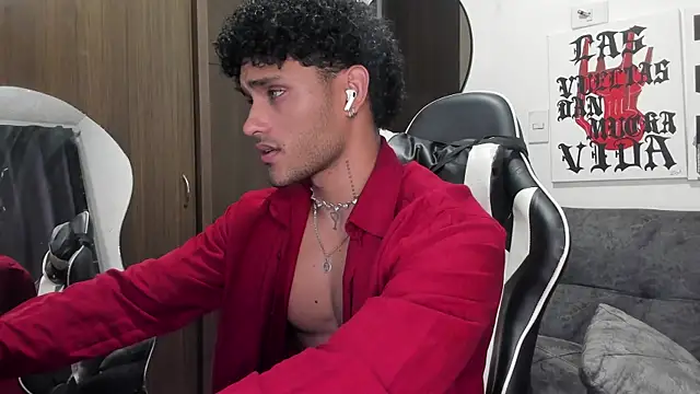 Snapshot of Alessandro_Vanni chatting on February 10, 2026, 3:38 am Alessandro Vanni online show from February 10, 2026, 3:38 am