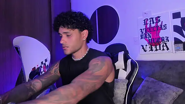 Snapshot of Alessandro_Vanni chatting on March 2, 2026, 2:34 am Alessandro Vanni online show from March 2, 2026, 2:34 am