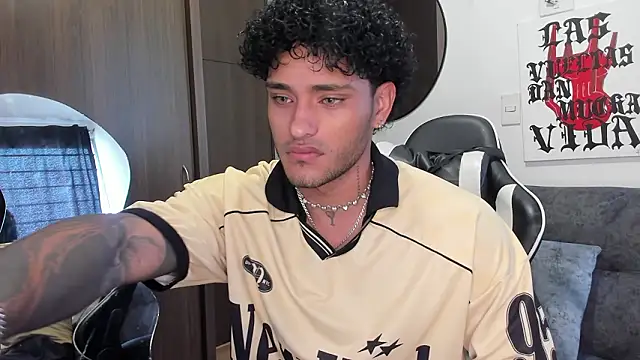 Snapshot of Alessandro_Vanni chatting on February 13, 2026, 2:39 pm Alessandro Vanni online show from February 13, 2026, 2:39 pm