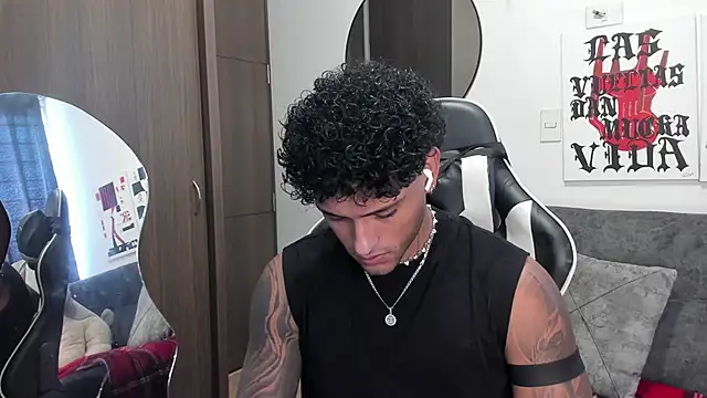 Snapshot of Alessandro_Vanni chatting on January 19, 2026, 2:21 pm Alessandro Vanni online show from January 19, 2026, 2:21 pm