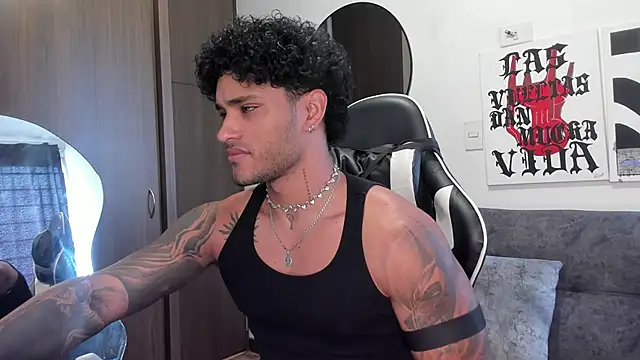 Snapshot of Alessandro_Vanni chatting on February 12, 2026, 2:28 pm Alessandro Vanni online show from February 12, 2026, 2:28 pm