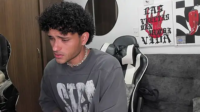 Snapshot of Alessandro_Vanni chatting on February 28, 2026, 12:32 am Alessandro Vanni online show from February 28, 2026, 12:32 am