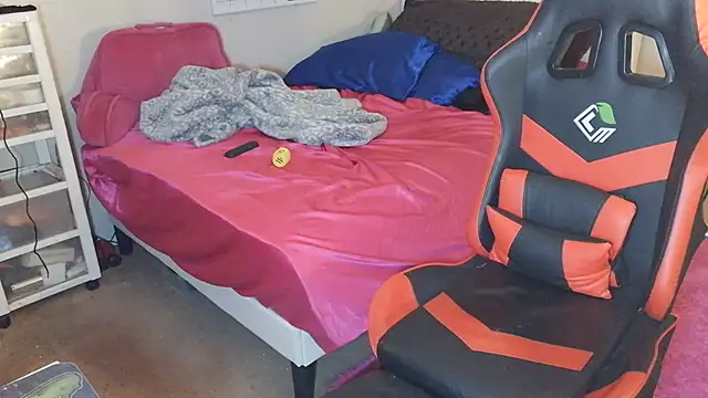 Snapshot of sugahfreeee chatting on December 16, 2025, 5:33 am sugahfreeee online show from December 16, 2025, 5:33 am