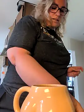 Snapshot of Canadian_BBW chatting on June 15, 2026, 9:58 pm Canadian BBW online show from June 15, 2026, 9:58 pm