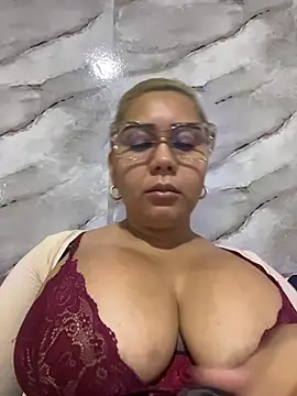 Snapshot of maymercy chatting on November 25, 2025, 3:01 pm maymercy online show from November 25, 2025, 3:01 pm