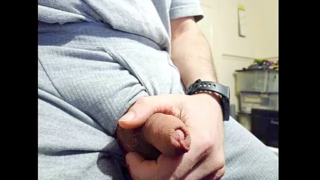 hairyuncut00 online show from February 24, 2026, 3:18 am