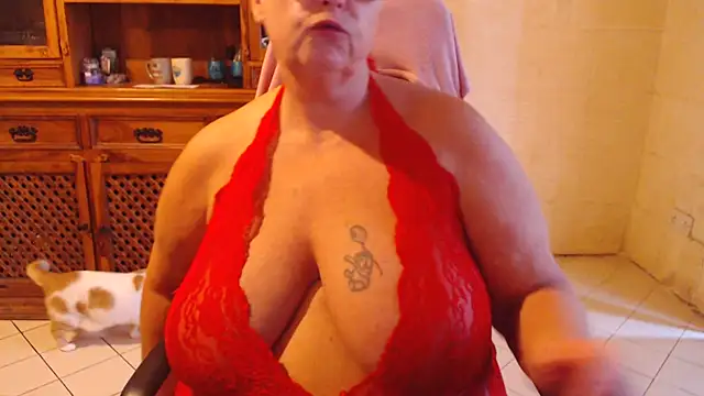 MISS LINDAH online show from September 18, 2025, 5:10 am