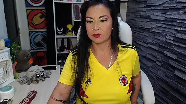 Snapshot of Cruela_deviil chatting on June 24, 2026, 12:42 am Cruela deviil online show from June 24, 2026, 12:42 am