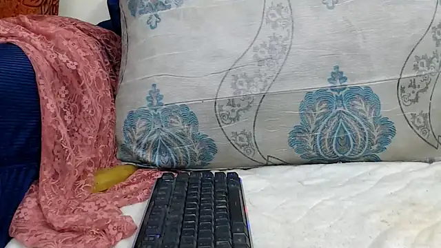 Snapshot of netuhubby chatting on December 28, 2024, 5:57 pm netuhubby online show from December 28, 2024, 5:57 pm