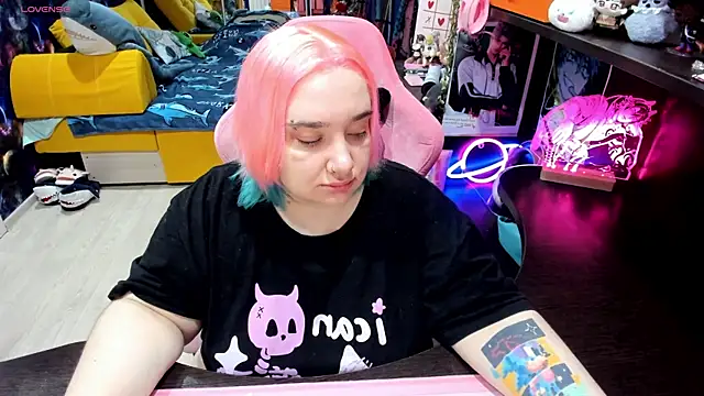 Softie Sofy online show from March 3, 2026, 3:35 am