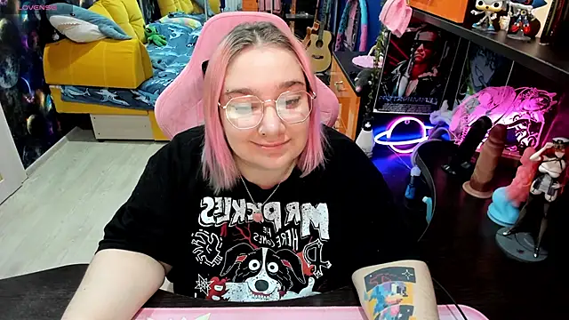 Softie Sofy online show from October 19, 2025, 2:03 am