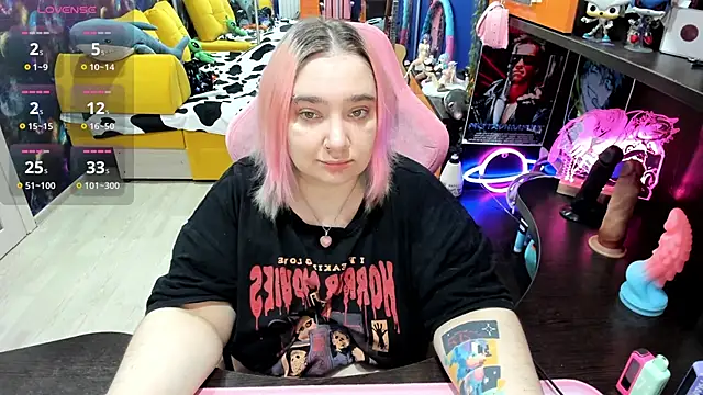 Softie Sofy online show from November 13, 2025, 3:43 am