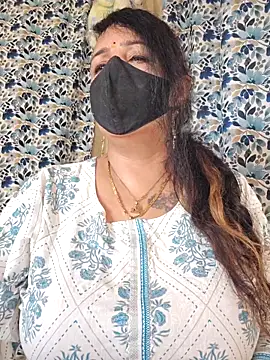 cute-tanvi online show from September 25, 2025, 1:55 am