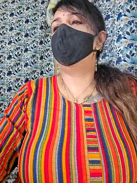 cute-tanvi online show from September 12, 2025, 2:01 am