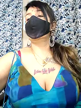 cute-tanvi online show from January 7, 2026, 1:10 am