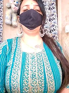 cute-tanvi online show from April 10, 2026, 1:01 am