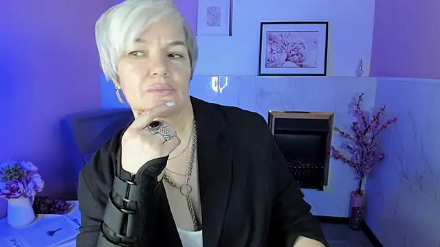 CarmenSoft online show from September 19, 2025, 8:57 pm