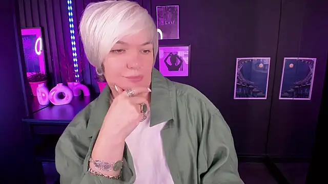 CarmenSoft online show from November 21, 2025, 8:52 pm