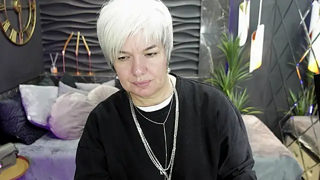 CarmenSoft online show from September 24, 2025, 9:10 pm