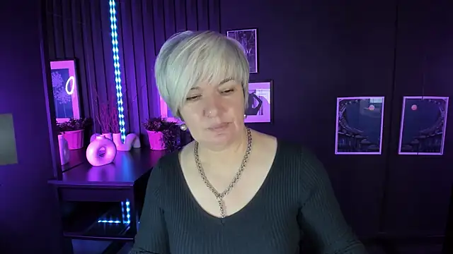 CarmenSoft online show from November 16, 2025, 8:57 pm